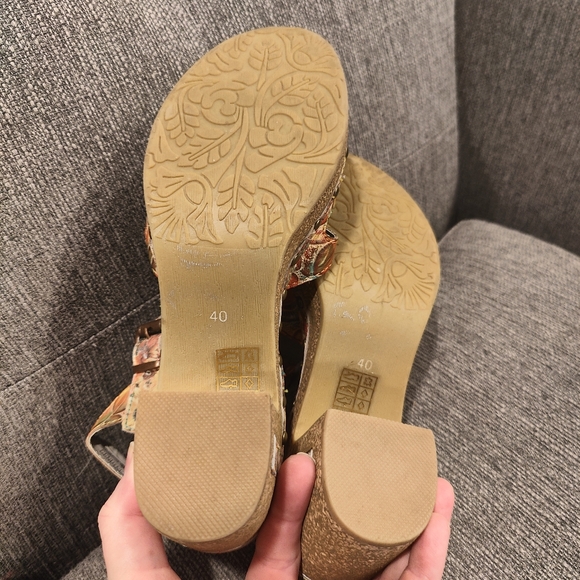 Like new!! L'Artiste "Northstar"-GRM sz 40 /9 US block heel sandals - Picture 8 of 9